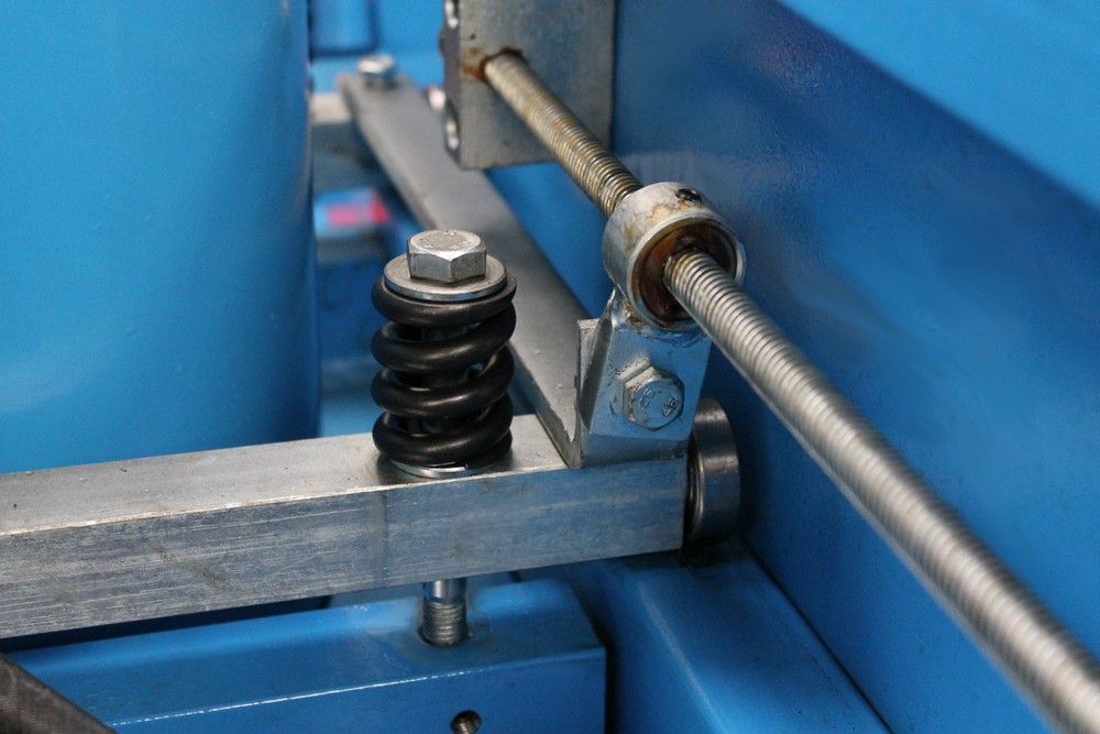 Electric shop press with hand winch 150 ton (4)