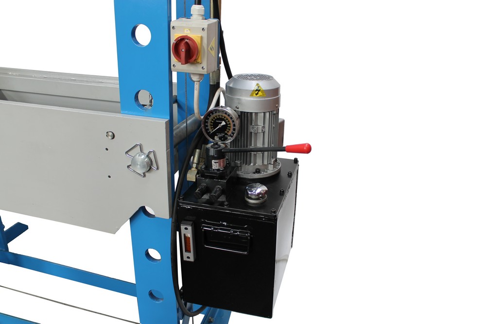 Electric shop press with hand winch 150 ton (6)